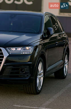 Внедорожник / Кроссовер Audi Q7 2018 в 