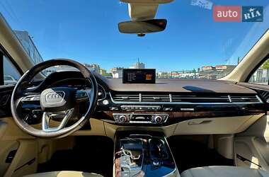 Внедорожник / Кроссовер Audi Q7 2017 в 