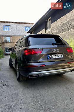 Внедорожник / Кроссовер Audi Q7 2015 в 