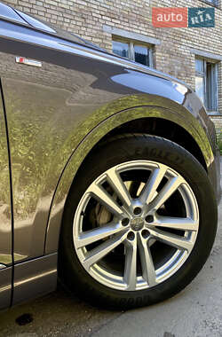Внедорожник / Кроссовер Audi Q7 2015 в 