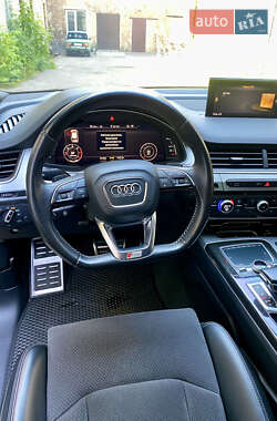 Внедорожник / Кроссовер Audi Q7 2015 в 