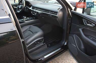 Позашляховик / Кросовер Audi Q7 2016 в 