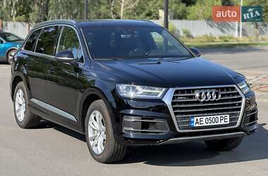 Позашляховик / Кросовер Audi Q7 2016 в 