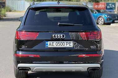 Позашляховик / Кросовер Audi Q7 2016 в 