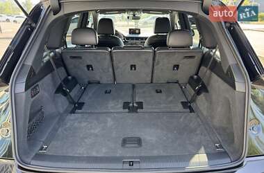 Позашляховик / Кросовер Audi Q7 2016 в 