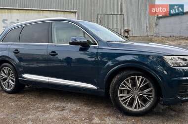 Внедорожник / Кроссовер Audi Q7 2017 в 