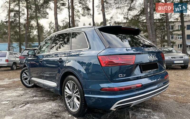 Позашляховик / Кросовер Audi Q7 2017 в 