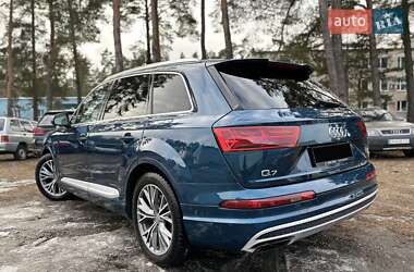 Внедорожник / Кроссовер Audi Q7 2017 в 