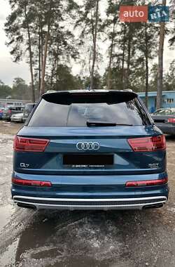 Внедорожник / Кроссовер Audi Q7 2017 в 