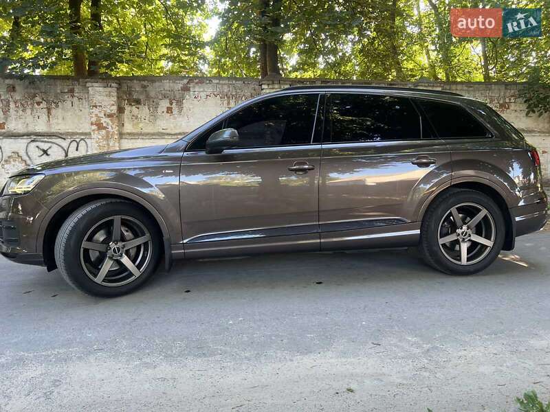 Внедорожник / Кроссовер Audi Q7 2018 в Звягеле