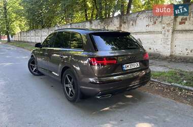 Позашляховик / Кросовер Audi Q7 2018 в 