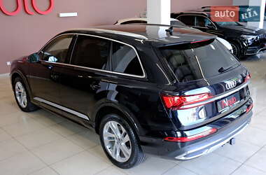 Внедорожник / Кроссовер Audi Q7 2021 в 
