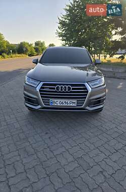 Внедорожник / Кроссовер Audi Q7 2017 в 