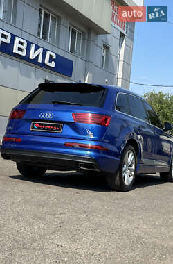 Позашляховик / Кросовер Audi Q7 2016 в 
