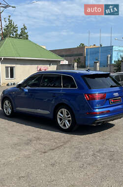 Позашляховик / Кросовер Audi Q7 2016 в 