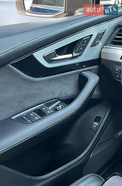 Позашляховик / Кросовер Audi Q7 2016 в 