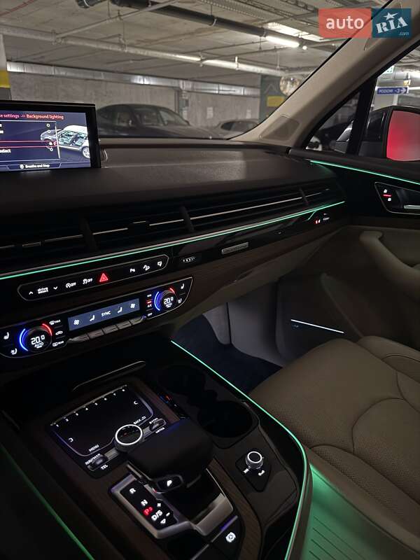 Позашляховик / Кросовер Audi Q7 2016 в Києві
