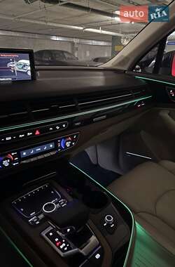 Внедорожник / Кроссовер Audi Q7 2016 в 