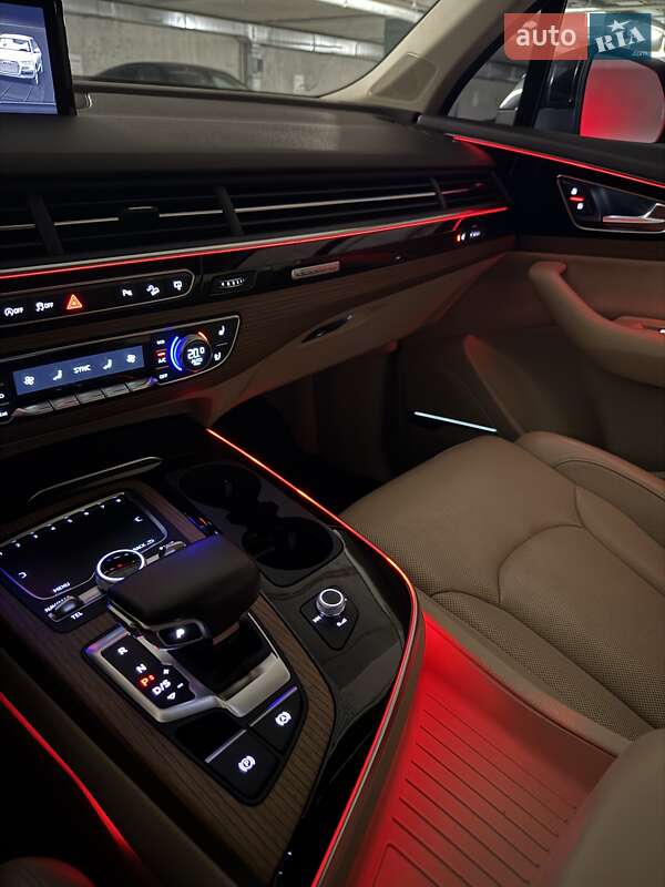 Позашляховик / Кросовер Audi Q7 2016 в Києві