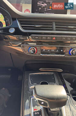 Внедорожник / Кроссовер Audi Q7 2017 в 