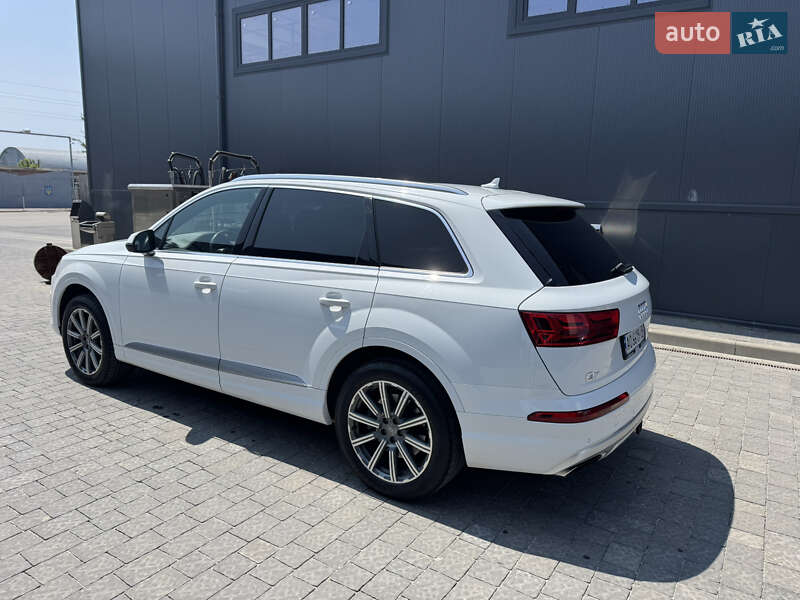 Позашляховик / Кросовер Audi Q7 2017 в Ужгороді