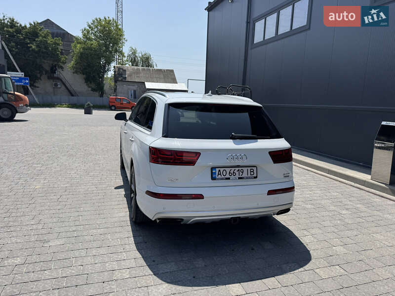 Позашляховик / Кросовер Audi Q7 2017 в Ужгороді