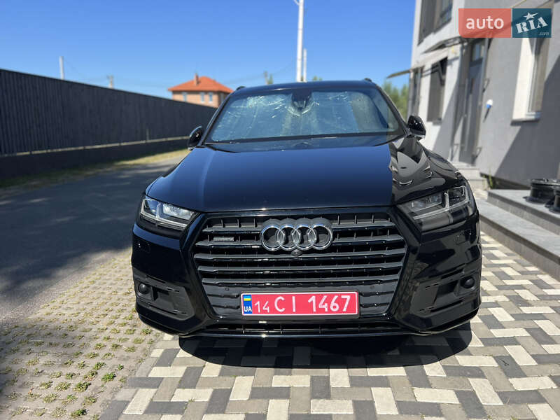 Позашляховик / Кросовер Audi Q7 2017 в 