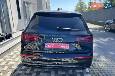 Позашляховик / Кросовер Audi Q7 2017 в 