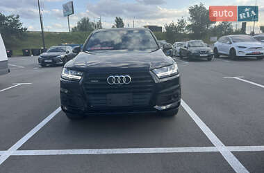 Позашляховик / Кросовер Audi Q7 2017 в 