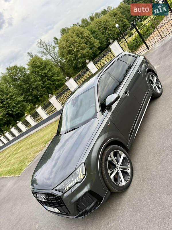 Позашляховик / Кросовер Audi Q7 2020 в 