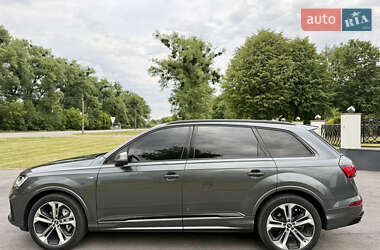 Позашляховик / Кросовер Audi Q7 2020 в 