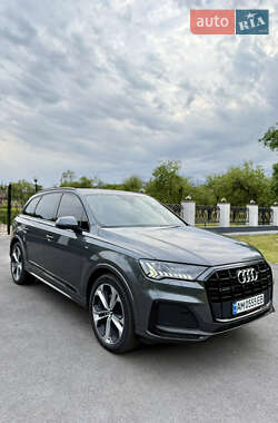 Позашляховик / Кросовер Audi Q7 2020 в 