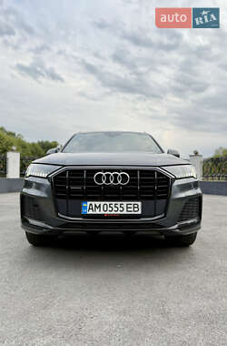 Позашляховик / Кросовер Audi Q7 2020 в 