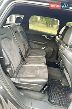 Позашляховик / Кросовер Audi Q7 2020 в 