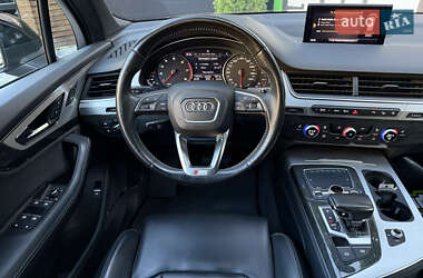 Внедорожник / Кроссовер Audi Q7 2016 в 