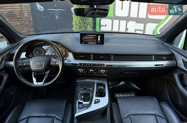 Внедорожник / Кроссовер Audi Q7 2016 в 