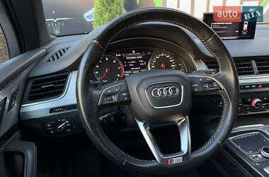 Внедорожник / Кроссовер Audi Q7 2016 в 