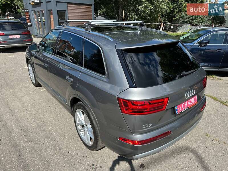 Позашляховик / Кросовер Audi Q7 2016 в Полтаві