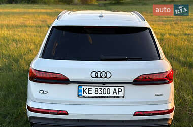 Внедорожник / Кроссовер Audi Q7 2022 в 