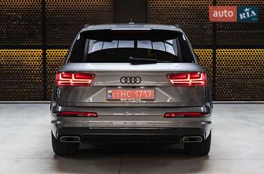 Позашляховик / Кросовер Audi Q7 2017 в 