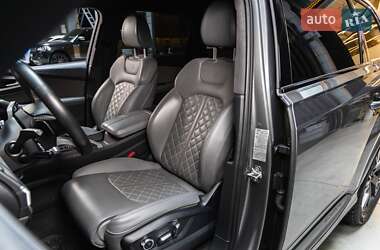 Позашляховик / Кросовер Audi Q7 2017 в 