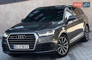 Позашляховик / Кросовер Audi Q7 2016 в 