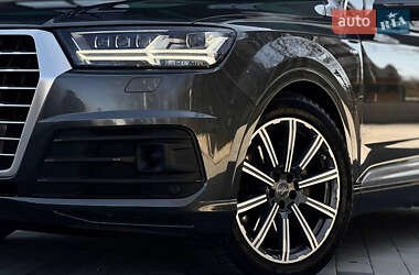 Позашляховик / Кросовер Audi Q7 2016 в 