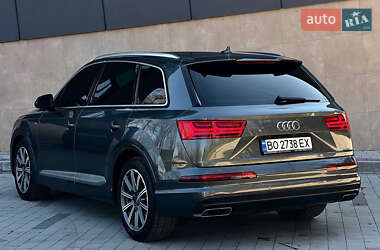 Позашляховик / Кросовер Audi Q7 2016 в 