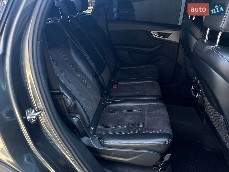 Позашляховик / Кросовер Audi Q7 2016 в Тернополі