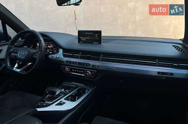 Позашляховик / Кросовер Audi Q7 2016 в 
