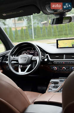 Внедорожник / Кроссовер Audi Q7 2016 в 