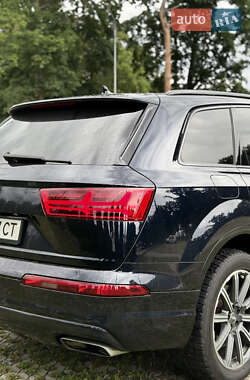 Внедорожник / Кроссовер Audi Q7 2016 в 