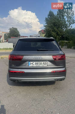 Позашляховик / Кросовер Audi Q7 2018 в 