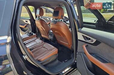 Внедорожник / Кроссовер Audi Q7 2016 в 
